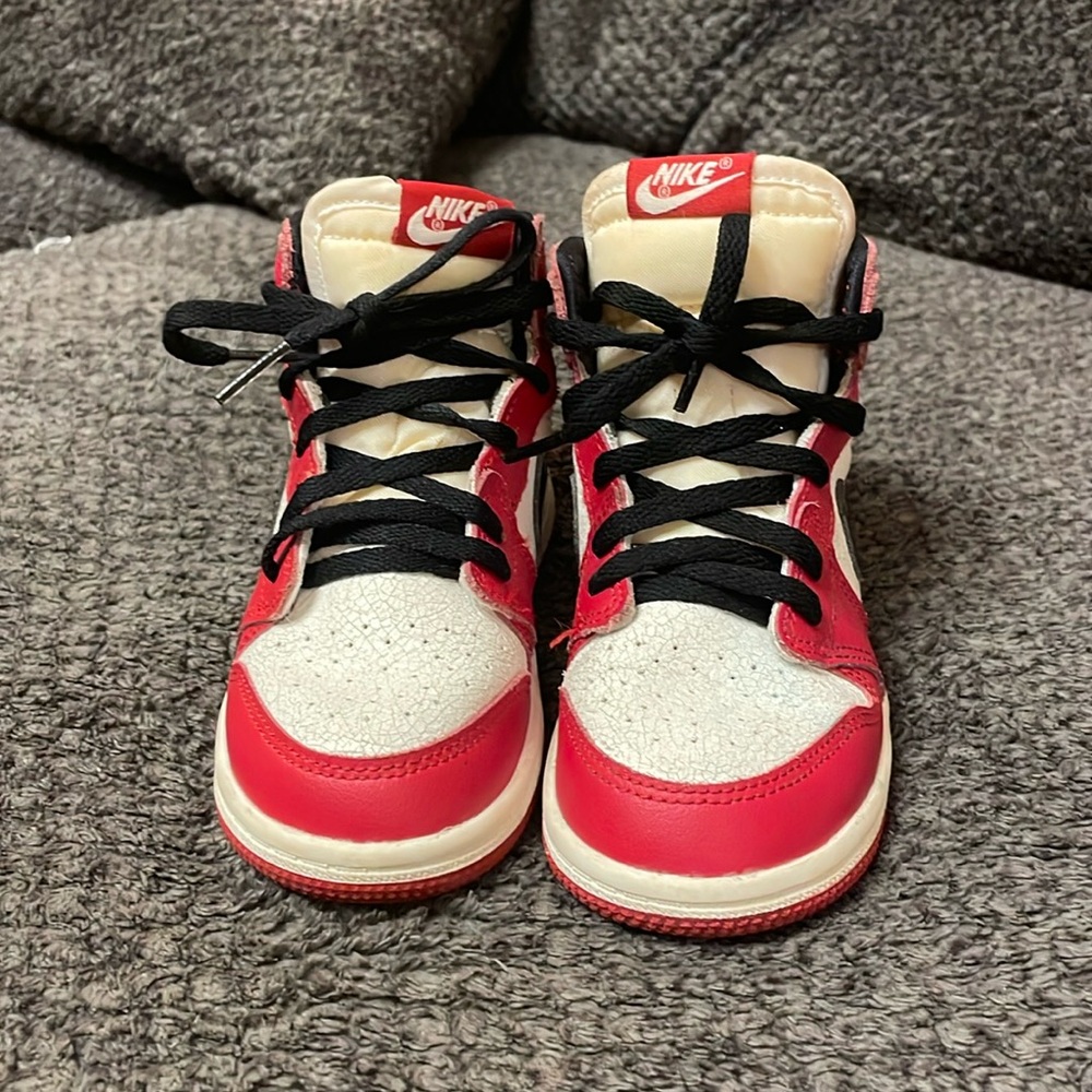 Barely worn toddler shattered backboard Jordan 1s
